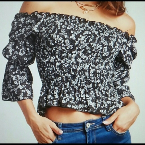 𝅺Off The Shoulder Floral Top - Picture 1 of 7